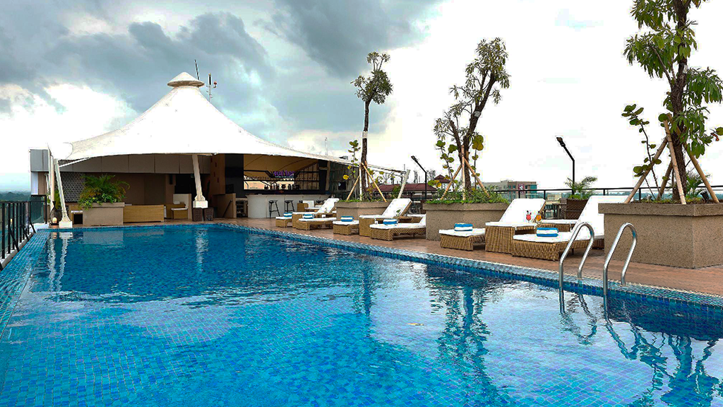 Kolam renang hotel Yogyakarta