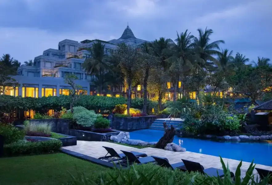 Kolam renang hotel Yogyakarta